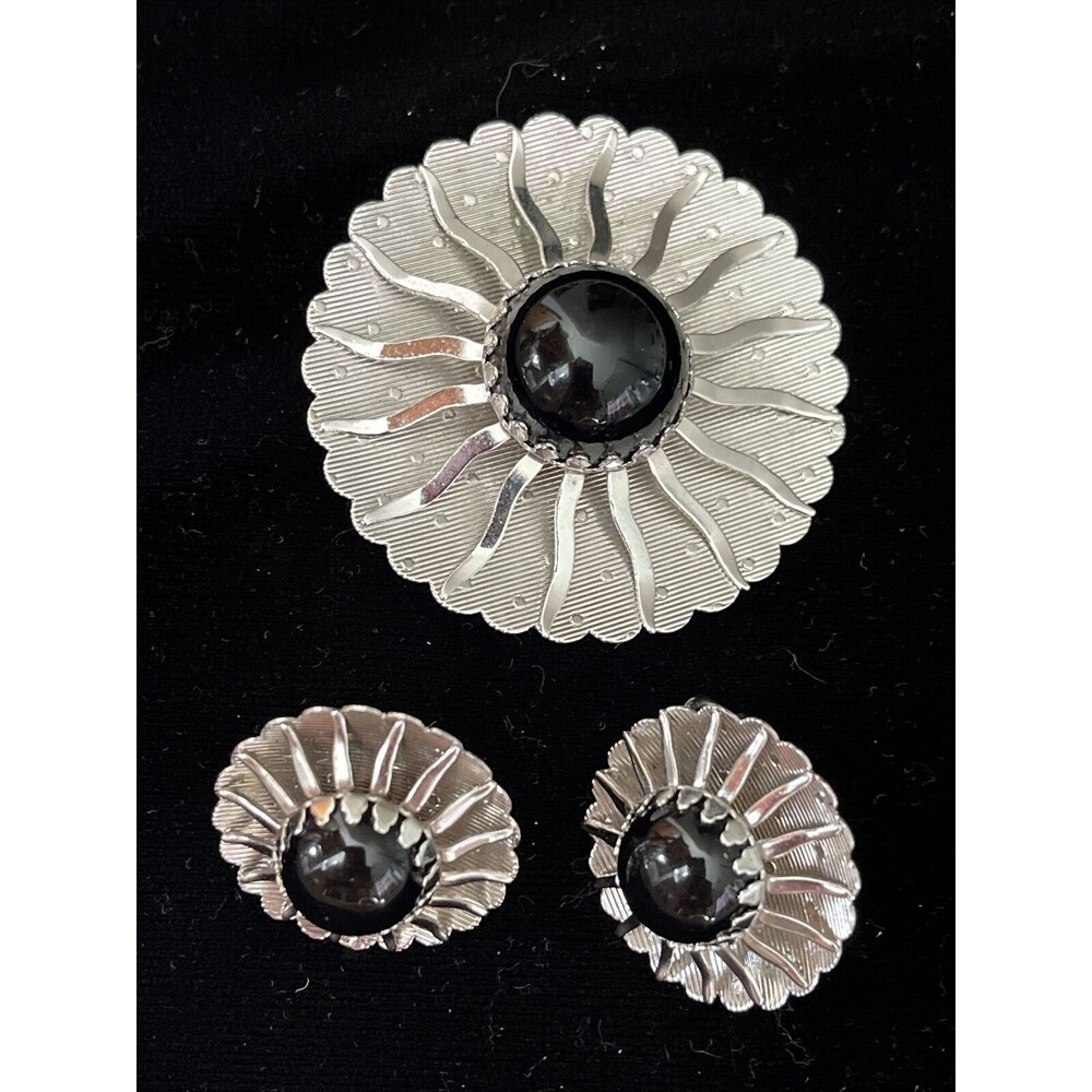 Sarah Coventry Vintage Black Beauty Silver Black Brooch Earrings Jewelry Set